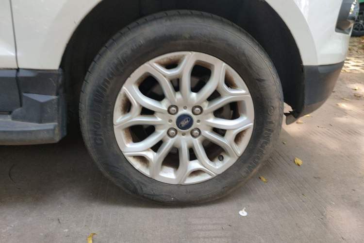 Used Ford EcoSport 2013 1.5L Automatic Prestige Model Right Front Wheel Hub
