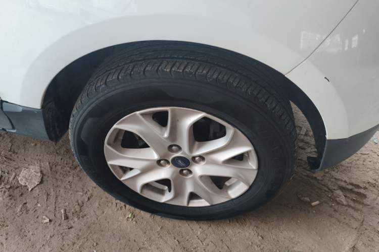 Used Ford EcoSport 2013 1.5L Automatic Fashion Model Right Front Wheel Hub