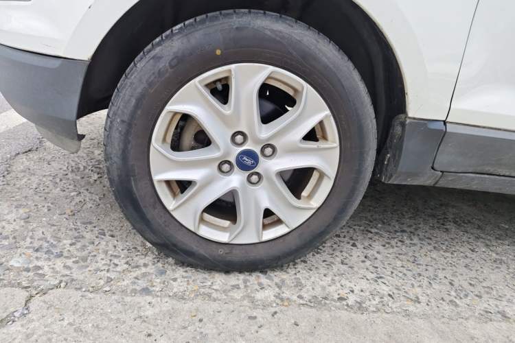 Used Ford EcoSport 2013 1.5L Manual Fashion Model Right Front Wheel Hub