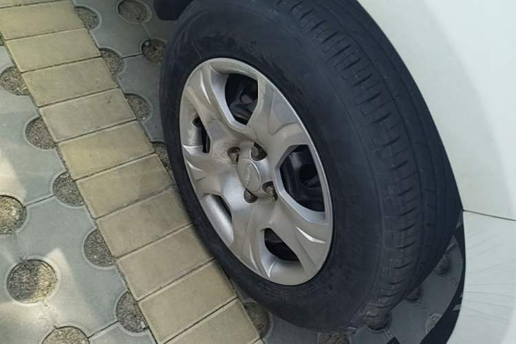 Used Ford EcoSport 2013 1.5L Manual Comfort Model Right Front Wheel Hub