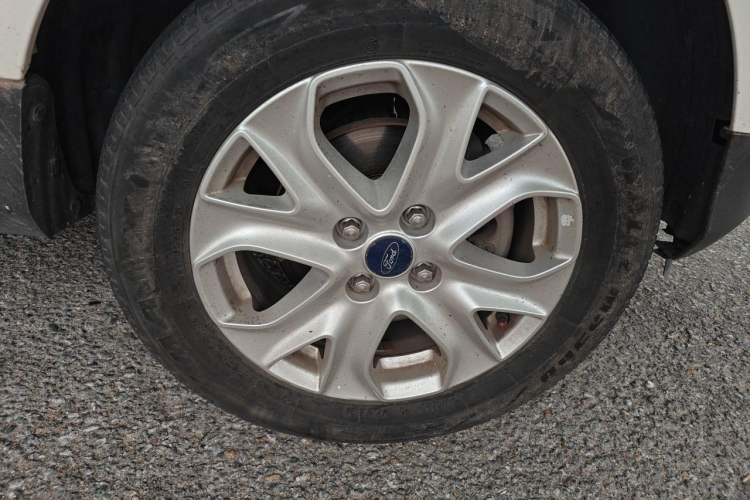 Used Ford EcoSport 2013 1.5L Automatic Fashion Model Right Front Wheel Hub