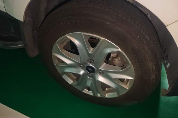 Used Ford EcoSport 2013 1.5L Automatic Fashion Model Right Front Wheel Hub
