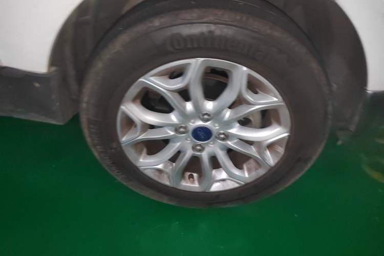 Used Ford EcoSport 2013 1.5L Automatic Prestige Model Right Front Wheel Hub