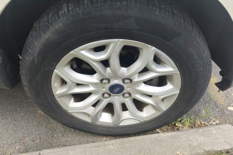 Used Ford EcoSport 2013 1.0L GTDi Manual Luxury Model Right Front Wheel Hub