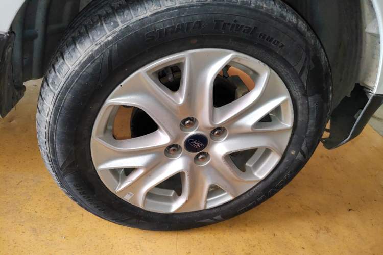 Used Ford EcoSport 2013 1.5L Automatic Fashion Model Right Front Wheel Hub
