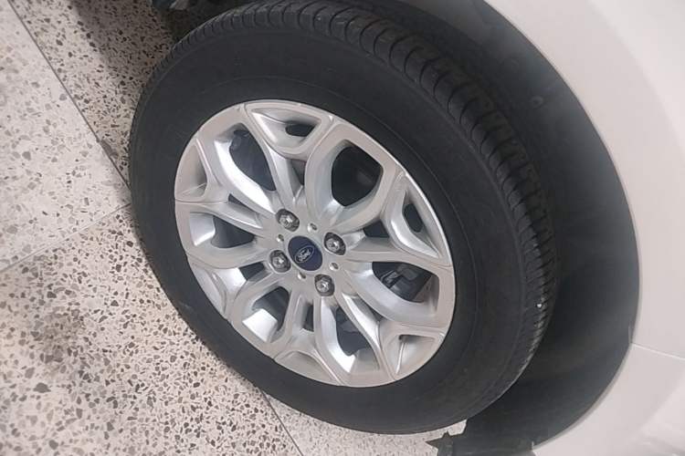 Used Ford EcoSport 2013 1.5L Automatic Prestige Model Right Front Wheel Hub