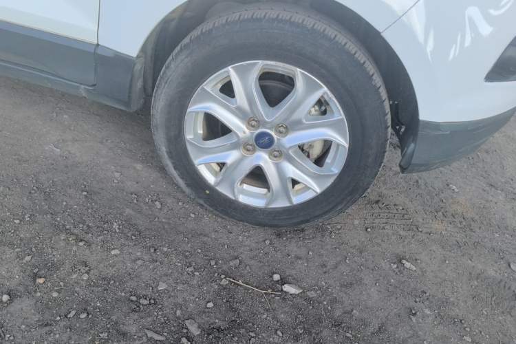 Used Ford EcoSport 2013 1.5L Manual Fashion Model Right Front Wheel Hub