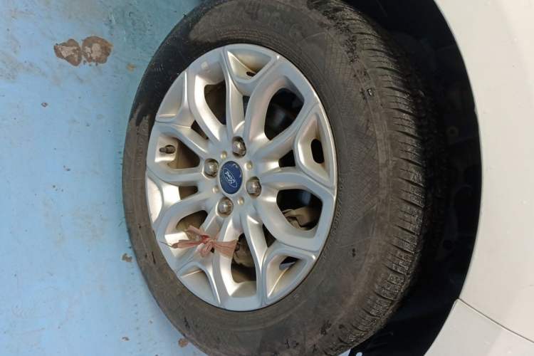 Used Ford EcoSport 2013 1.5L Automatic Prestige Model Right Front Wheel Hub