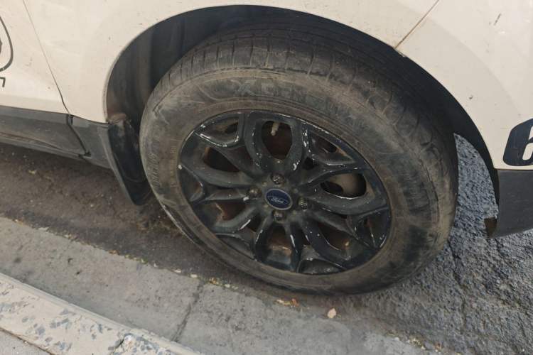 Used Ford EcoSport 2013 1.0L GTDi Manual Luxury Model Right Front Wheel Hub