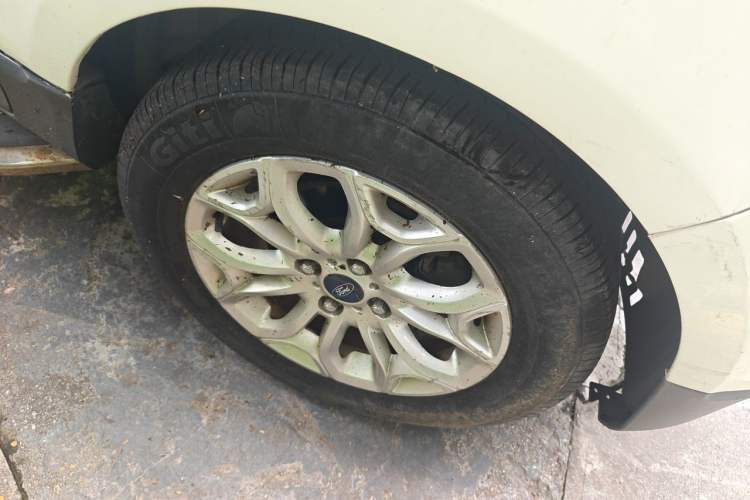 Used Ford EcoSport 2013 1.0L GTDi Manual Luxury Model Right Front Wheel Hub