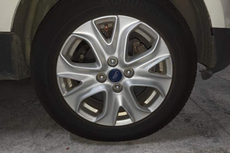 Used Ford EcoSport 2013 1.5L Automatic Fashion Model Right Front Wheel Hub