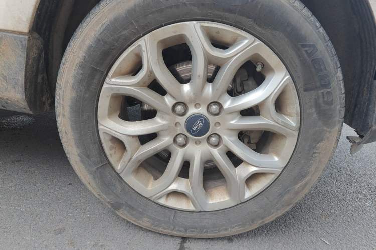 Used Ford EcoSport 2013 1.5L Automatic Prestige Model Right Front Wheel Hub