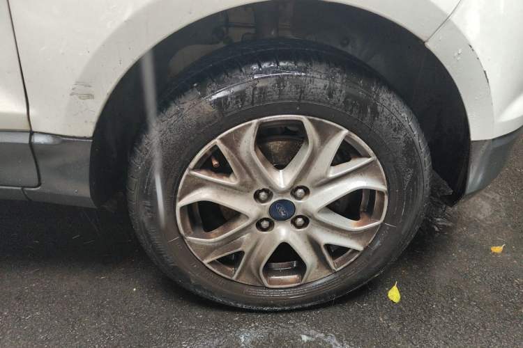 Used Ford EcoSport 2013 1.5L Automatic Fashion Model Right Front Wheel Hub
