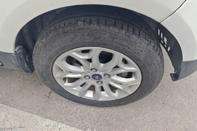 Used Ford EcoSport 2013 1.5L Automatic Prestige Model Right Front Wheel Hub