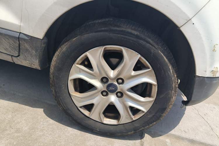 Used Ford EcoSport 2013 1.5L Automatic Fashion Model Right Front Wheel Hub