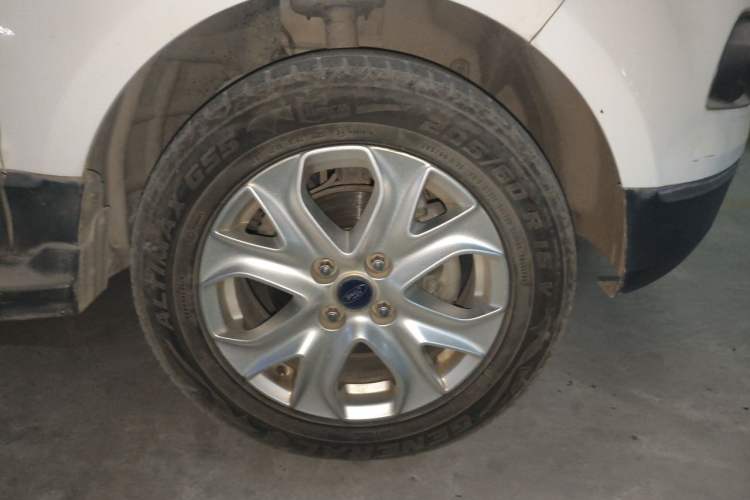 Used Ford EcoSport 2013 1.5L Automatic Fashion Model Right Front Wheel Hub