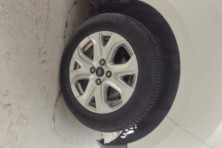 Used Ford EcoSport 2013 1.5L Automatic Fashion Model Right Front Wheel Hub
