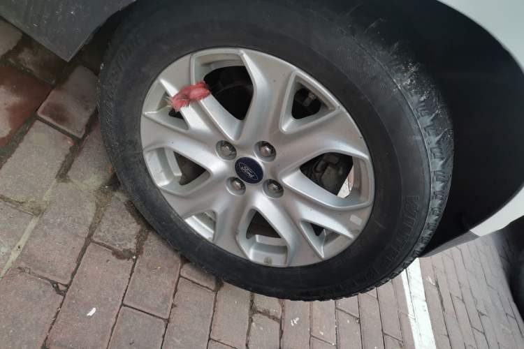 Used Ford EcoSport 2013 1.5L Automatic Prestige Model Right Front Wheel Hub