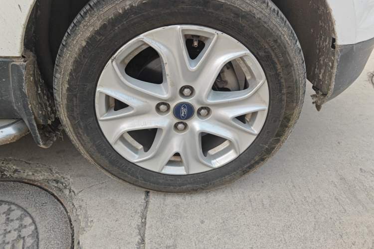 Used Ford EcoSport 2013 1.5L Manual Fashion Model Right Front Wheel Hub
