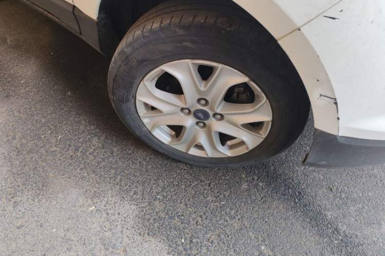 Used Ford EcoSport 2013 1.5L Automatic Fashion Model Right Front Wheel Hub