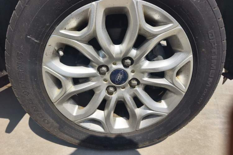 Used Ford EcoSport 2013 1.5L Automatic Prestige Model Right Front Wheel Hub