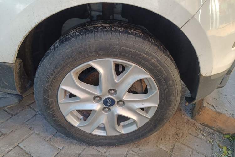 Used Ford EcoSport 2013 1.5L Automatic Fashion Model Right Front Wheel Hub