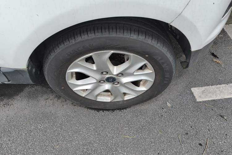 Used Ford EcoSport 2013 1.5L Automatic Fashion Model Right Front Wheel Hub