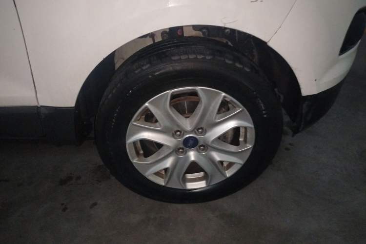 Used Ford EcoSport 2013 1.5L Automatic Fashion Model Right Front Wheel Hub