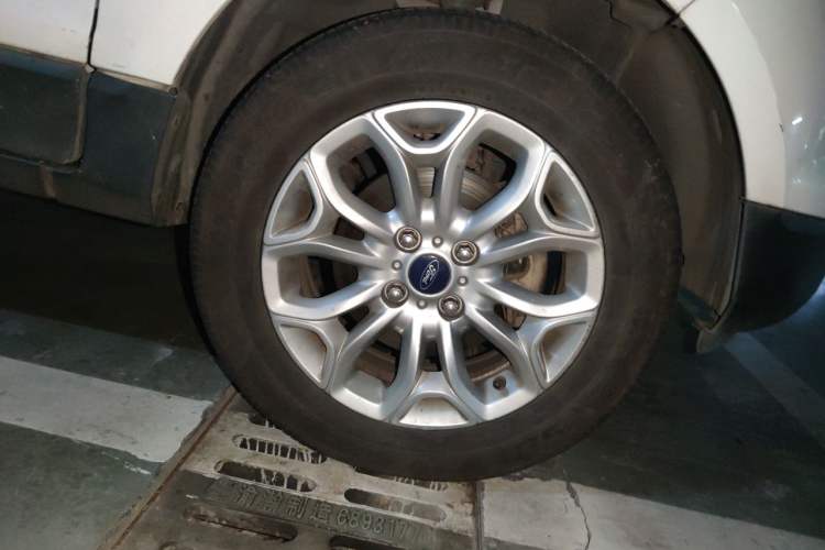 Used Ford EcoSport 2013 1.5L Automatic Prestige Model Right Front Wheel Hub