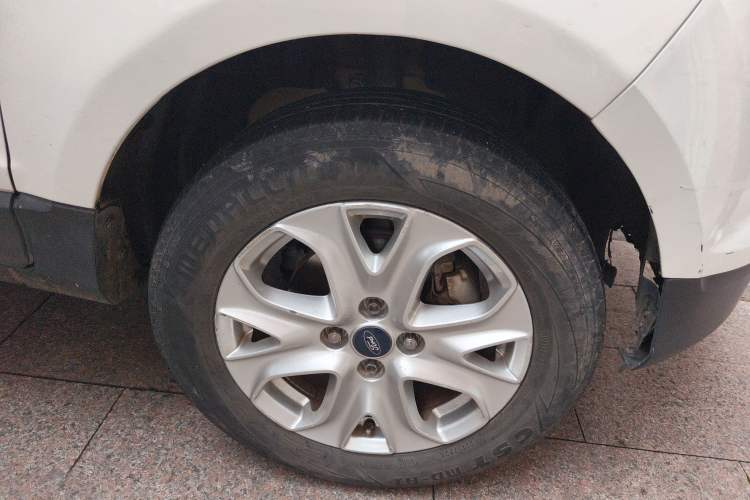 Used Ford EcoSport 2013 1.5L Automatic Fashion Model Right Front Wheel Hub