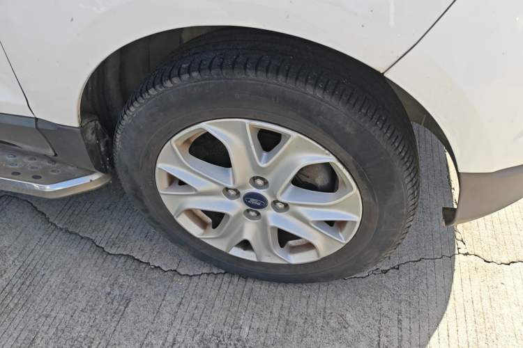 Used Ford EcoSport 2013 1.5L Manual Fashion Model Right Front Wheel Hub