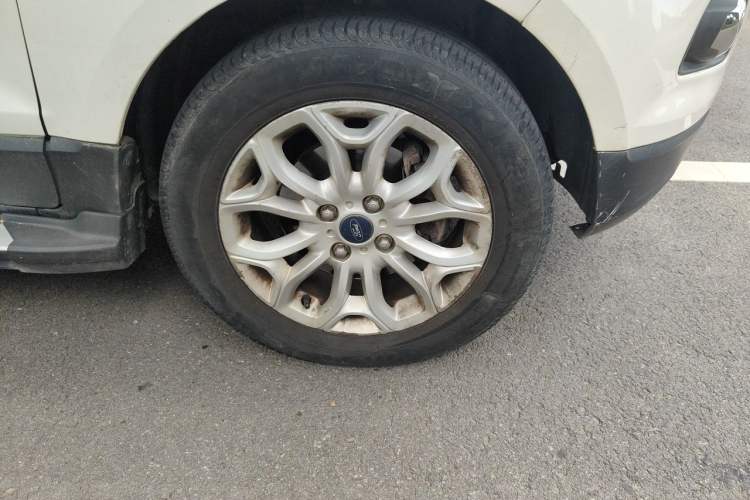 Used Ford EcoSport 2013 1.5L Manual Luxury Model Right Front Wheel Hub