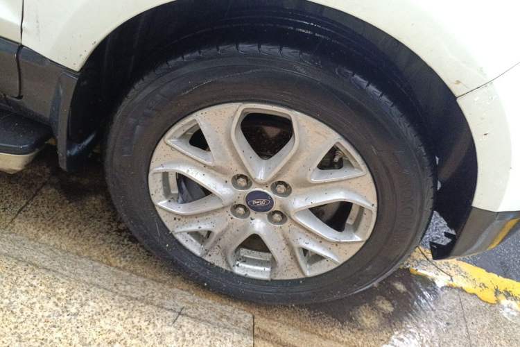 Used Ford EcoSport 2013 1.5L Automatic Fashion Model Right Front Wheel Hub