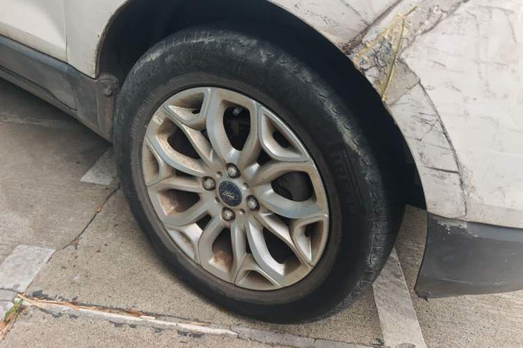 Used Ford EcoSport 2013 1.5L Manual Luxury Model Right Front Wheel Hub