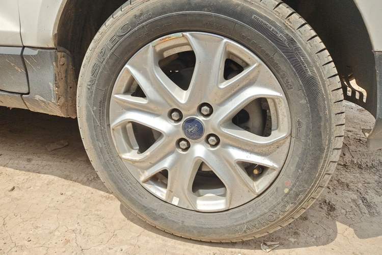 Used Ford EcoSport 2013 1.5L Automatic Fashion Model Right Front Wheel Hub