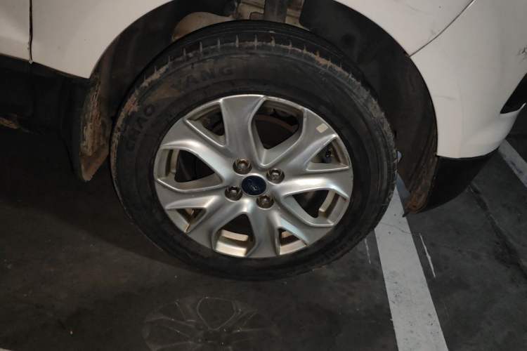 Used Ford EcoSport 2013 1.5L Automatic Fashion Model Right Front Wheel Hub