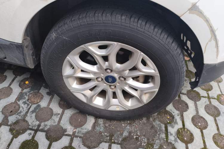 Used Ford EcoSport 2013 1.5L Automatic Prestige Model Right Front Wheel Hub