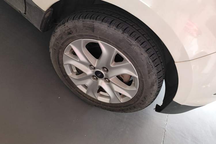 Used Ford EcoSport 2013 1.5L Manual Fashion Model Right Front Wheel Hub