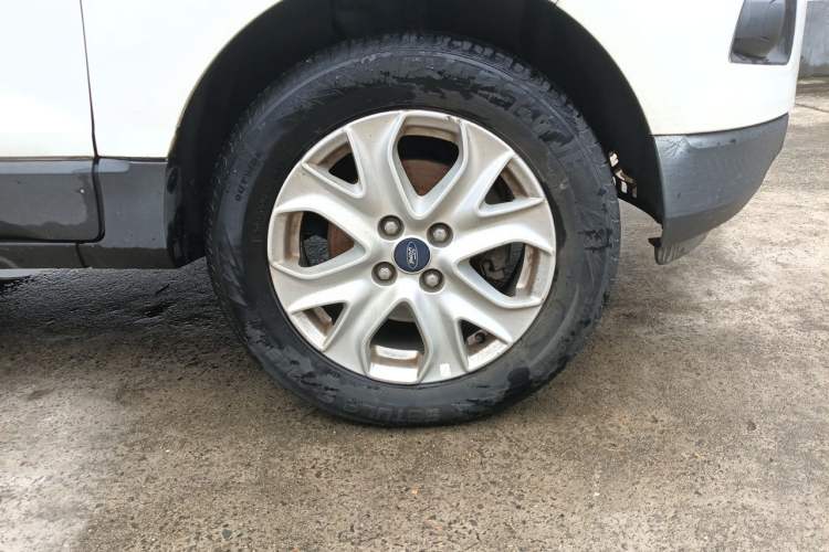 Used Ford EcoSport 2013 1.5L Manual Fashion Model Right Front Wheel Hub