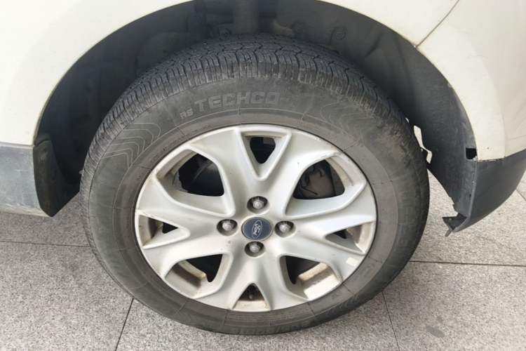 Used Ford EcoSport 2013 1.5L Automatic Fashion Model Right Front Wheel Hub