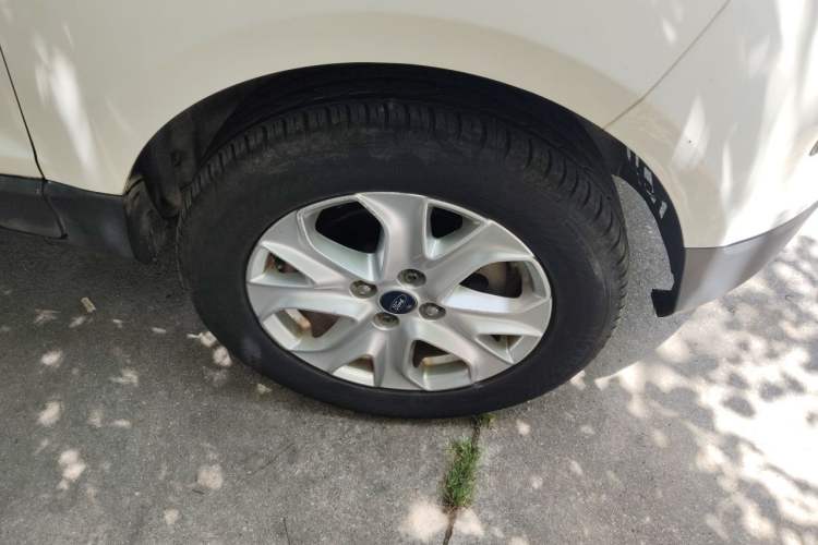 Used Ford EcoSport 2013 1.5L Automatic Fashion Model Right Front Wheel Hub