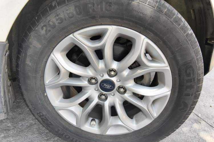 Used Ford EcoSport 2013 1.5L Manual Luxury Model Right Front Wheel Hub