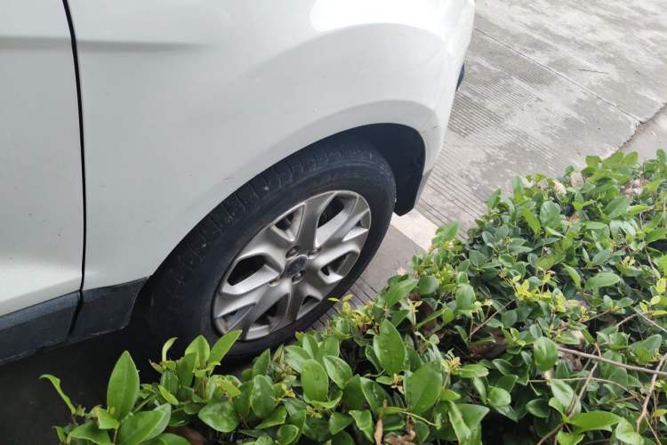 Used Ford EcoSport 2013 1.5L Automatic Fashion Model Right Front Wheel Hub