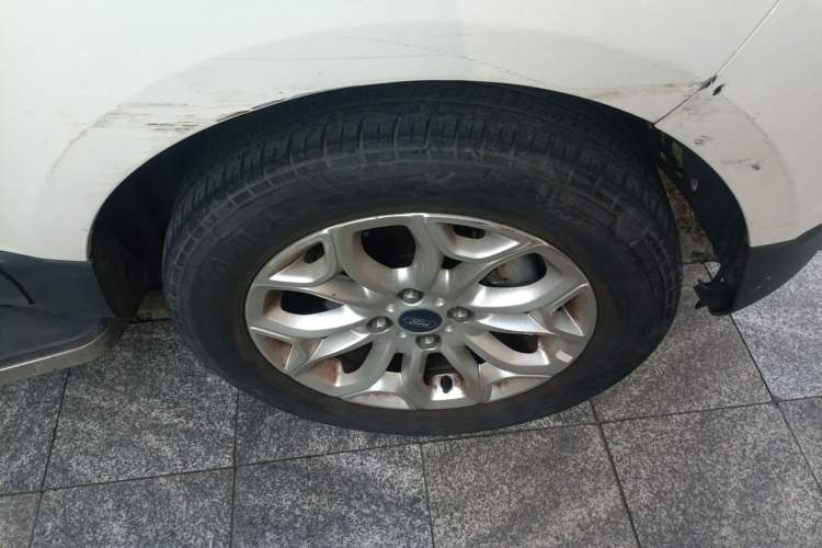Used Ford EcoSport 2013 1.5L Automatic Prestige Model Right Front Wheel Hub