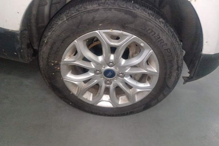 Used Ford EcoSport 2013 1.5L Automatic Prestige Model Right Front Wheel Hub