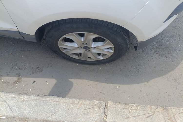 Used Ford EcoSport 2013 1.5L Automatic Fashion Model Right Front Wheel Hub