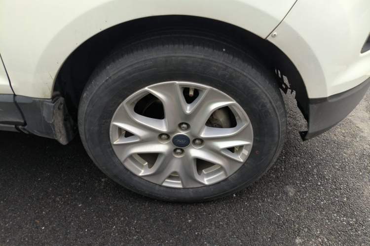 Used Ford EcoSport 2013 1.5L Automatic Fashion Model Right Front Wheel Hub