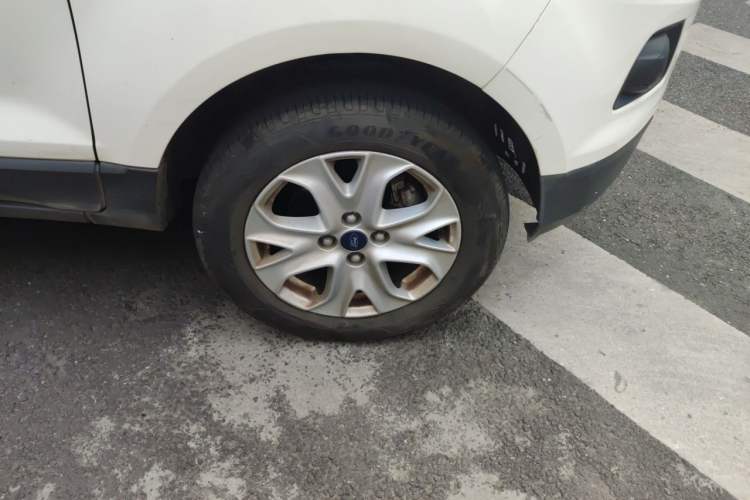 Used Ford EcoSport 2013 1.5L Automatic Fashion Model Right Front Wheel Hub