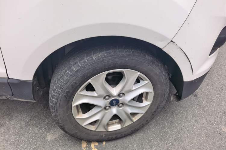 Used Ford EcoSport 2013 1.5L Manual Fashion Model Right Front Wheel Hub