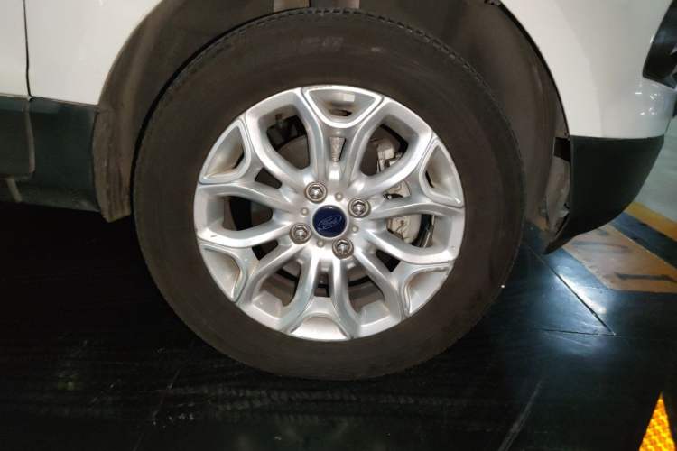 Used Ford EcoSport 2013 1.5L Automatic Prestige Model Right Front Wheel Hub
